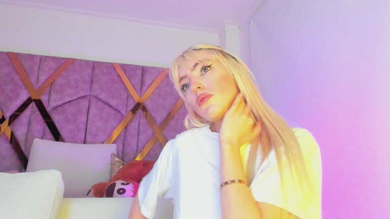 AuroraRuiz's Streamate show and profile