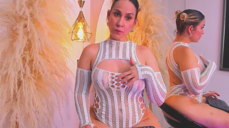 SaraDiesss's Streamate show and profile