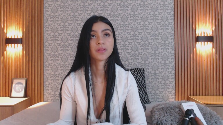 Charlotte_18's Streamate show and profile