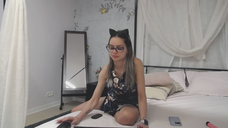 DAPHNEEs's Streamate show and profile