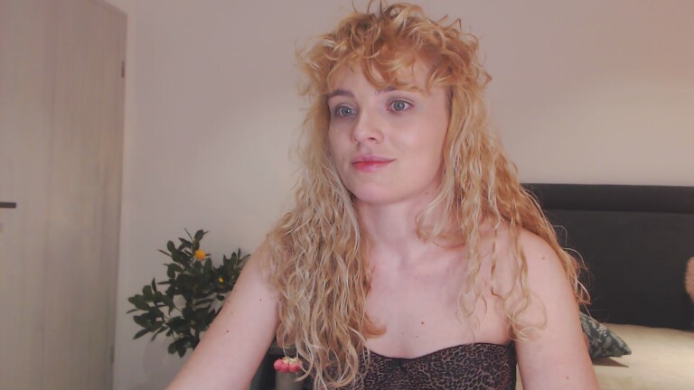 EVYE's Streamate show and profile