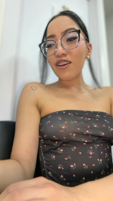 NaomiBendz's Streamate show and profile