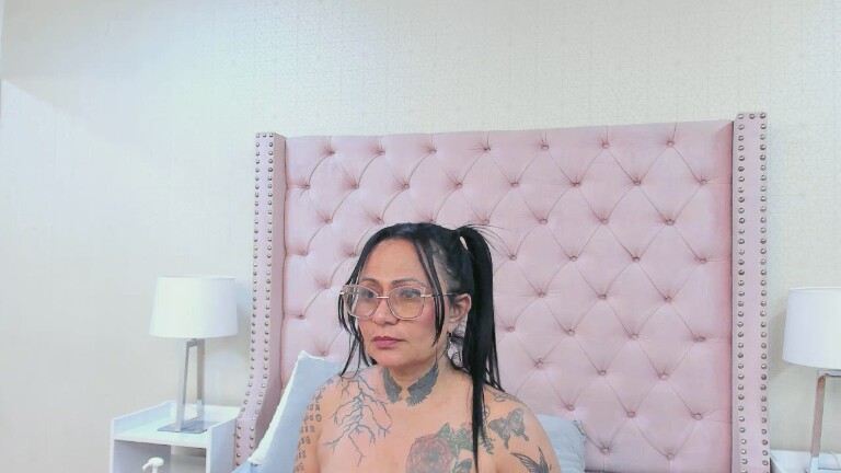 AntonelaMilf's Streamate show and profile