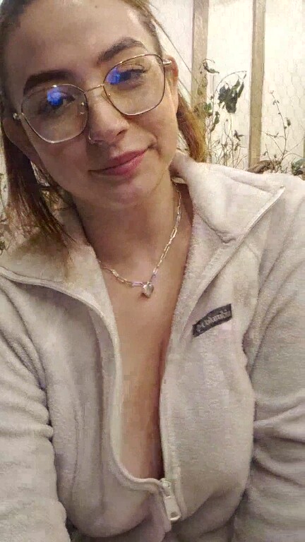 RoxanneWill's Streamate show and profile