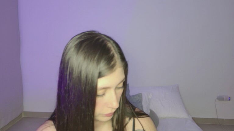 EmmaShaykk's Streamate show and profile