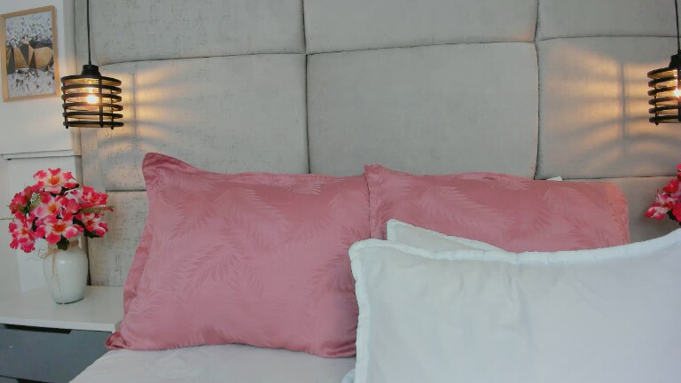 SaraFernandez's Streamate show and profile