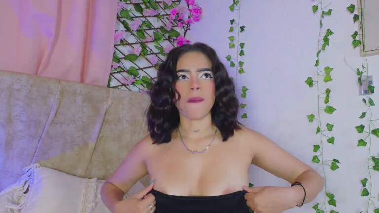 Lara_Gil21's Streamate show and profile