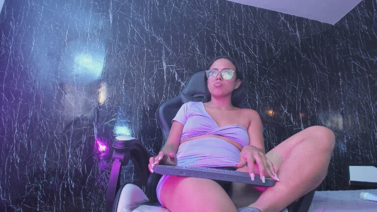 Evelyn_Morales's Streamate show and profile