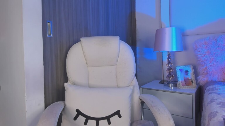 MurielHall's Streamate show and profile