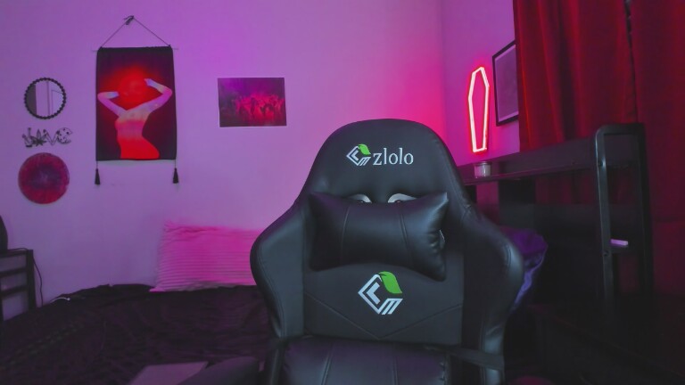 NikkiVill's Streamate show and profile