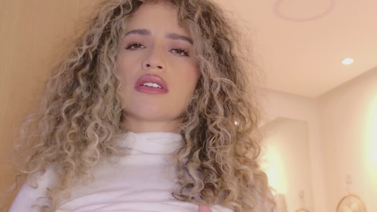 AleCollins's Streamate show and profile