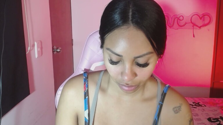 LATINA_BIG_CLITXXX's Streamate show and profile