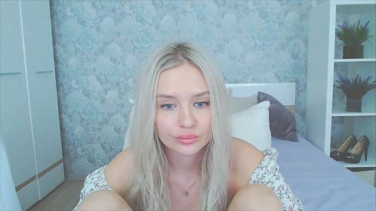 Lindy18's Streamate show and profile