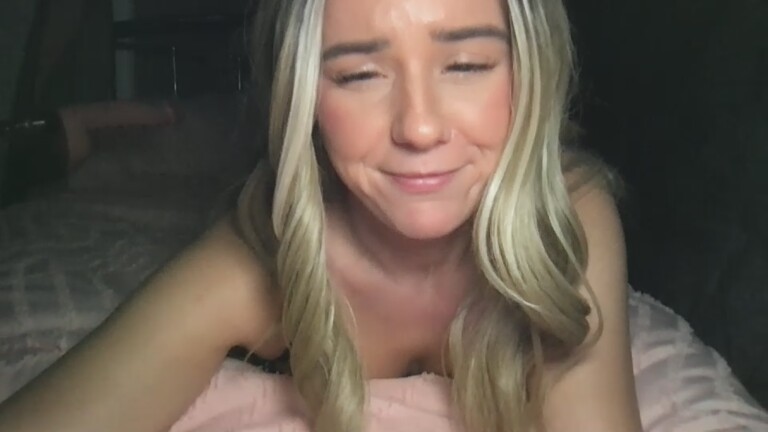 Bella808's Streamate show and profile