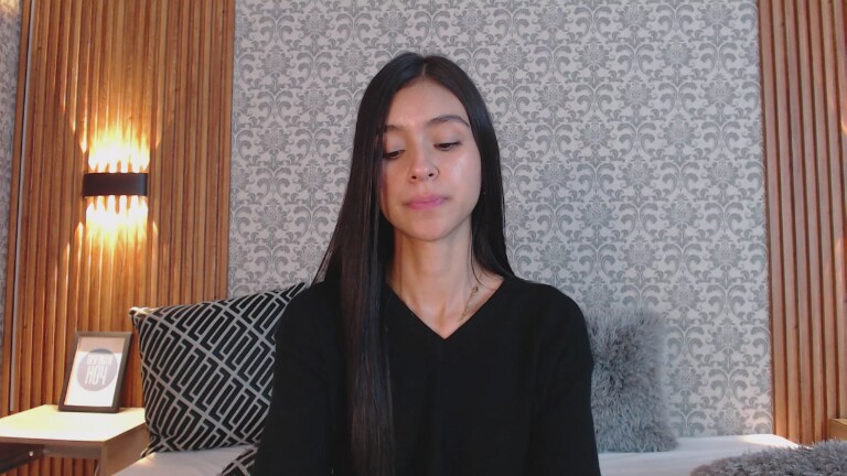 Charlotte_18's Streamate show and profile