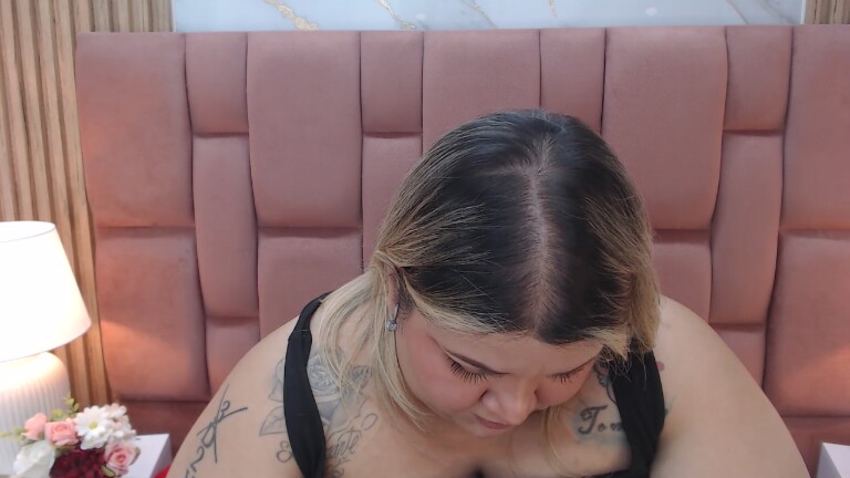 Evaverse's Streamate show and profile