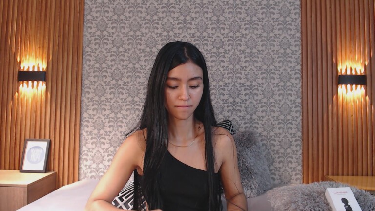 Charlotte_18's Streamate show and profile