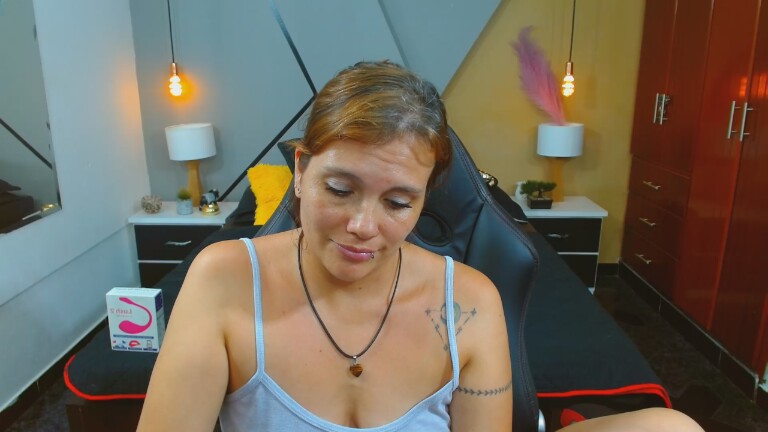 ConieMoss's Streamate show and profile