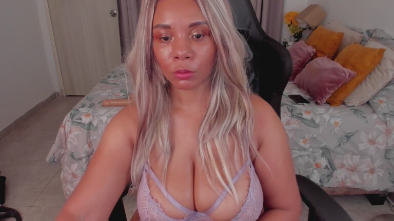 sofhylorenscum29's Streamate show and profile