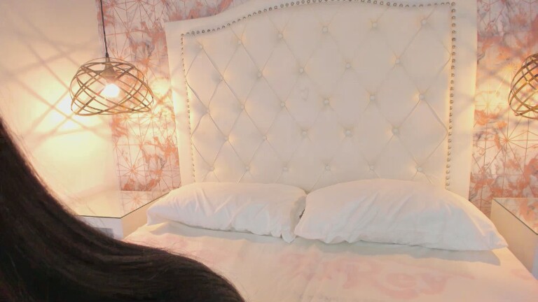 SaharaLyn's Streamate show and profile