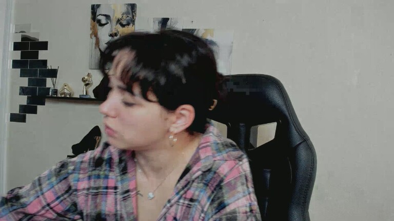 GlamNova's Streamate show and profile