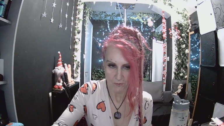 SkySparks's Streamate show and profile