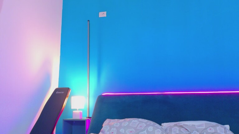 Hazzell's Streamate show and profile