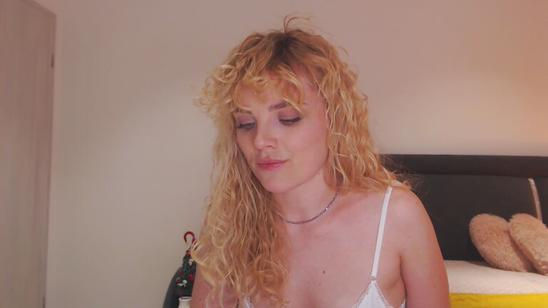 EVYE's Streamate show and profile