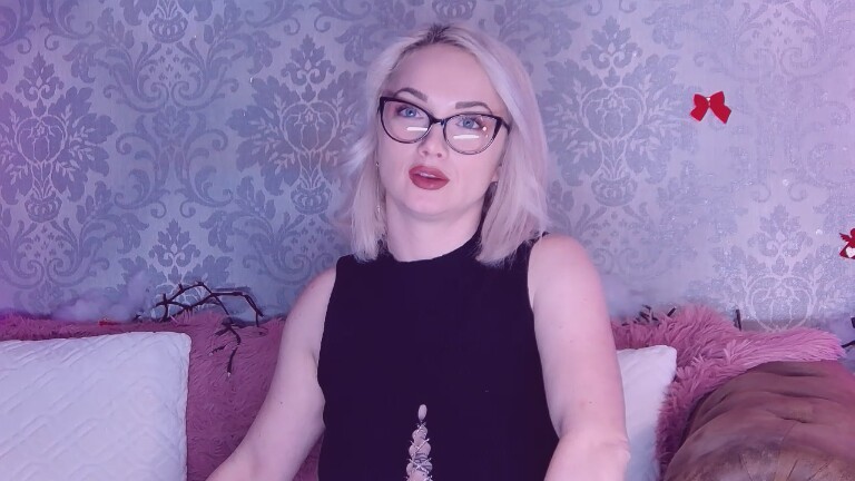 EllianaReese's Streamate show and profile