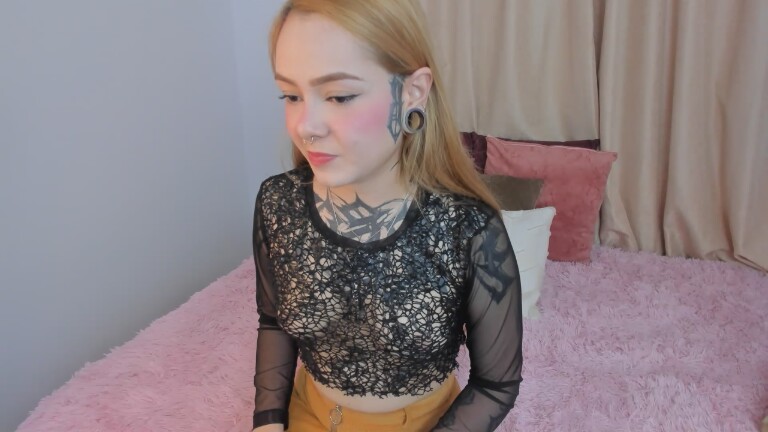 MaiaWinteer's Streamate show and profile