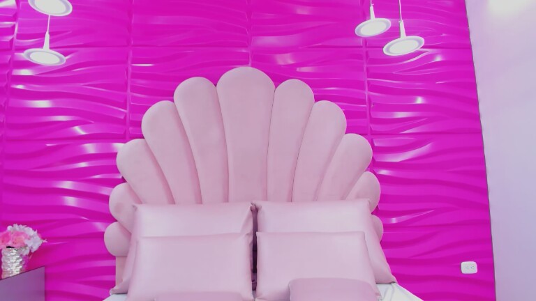 SophieLanne's Streamate show and profile