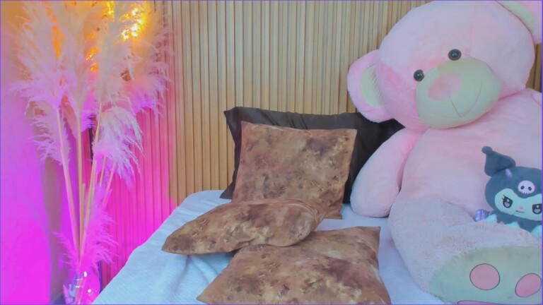 HemmaThompsonn's Streamate show and profile