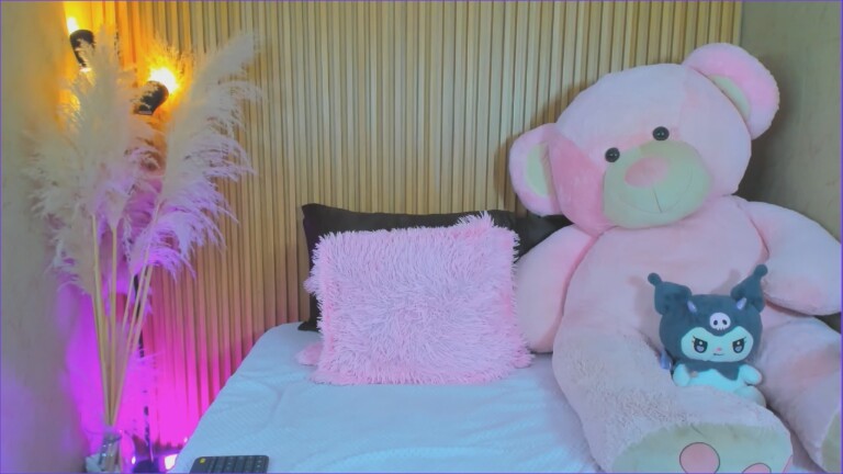 HemmaThompsonn's Streamate show and profile